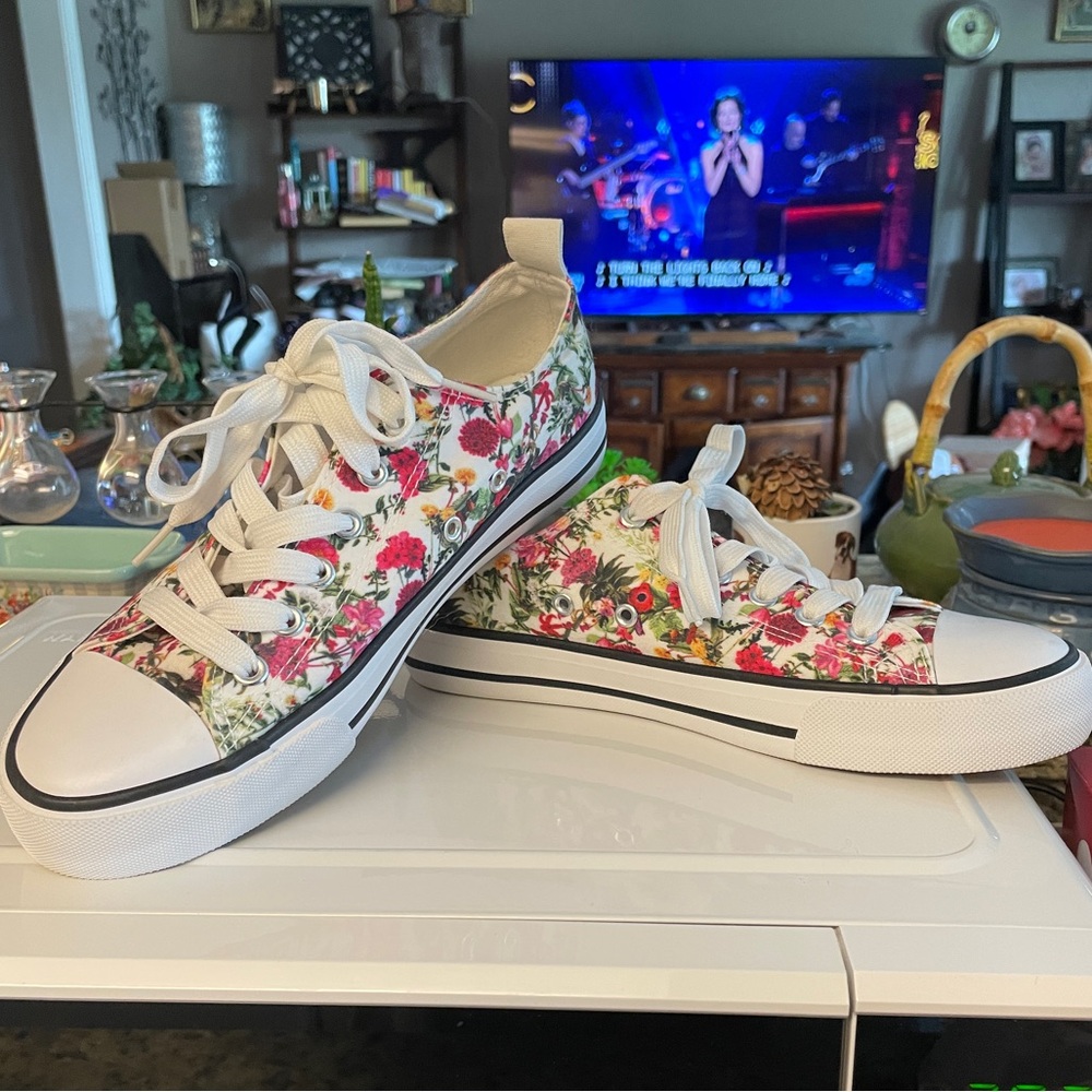 Floral Canvas Sneakers Size 7 brand new